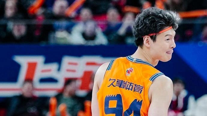 开云入口-王哲林的32岁生日愿望：希望有一天，我们可以站上那个领奖台