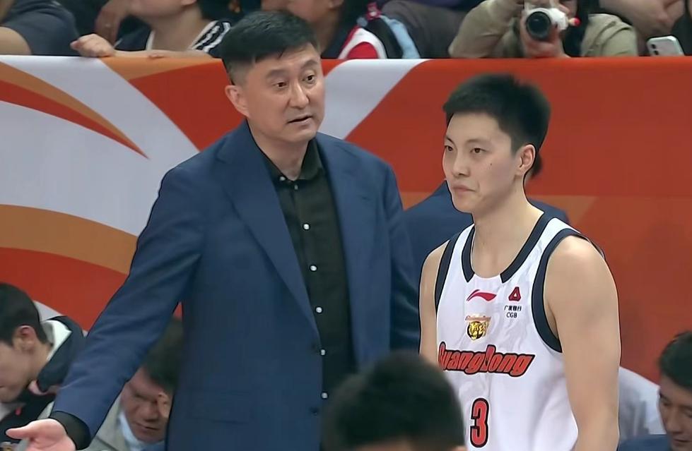 开云体育官网-广东男篮2分惜败，被福建男篮双杀，拉科塞维奇首秀32+16徐杰12分